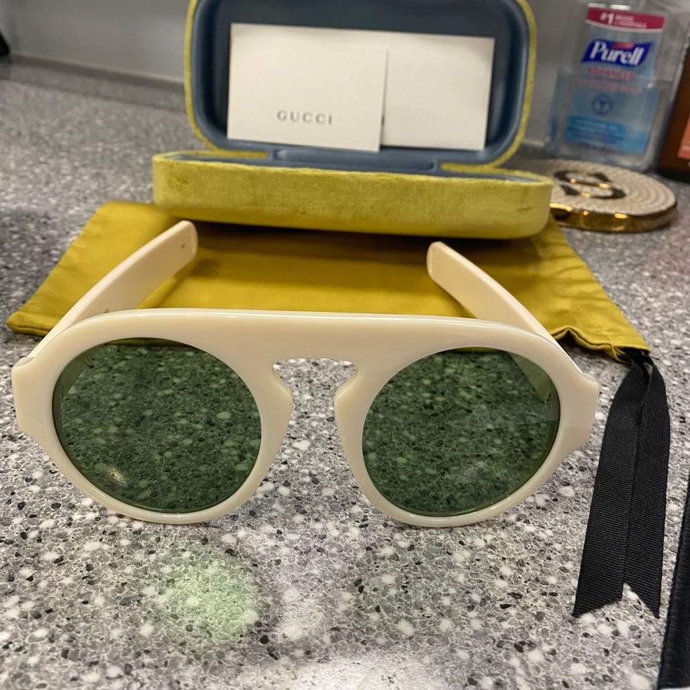 Unisex sunglasses, Brand new comes with case, identification card. - Picture 1 of 5